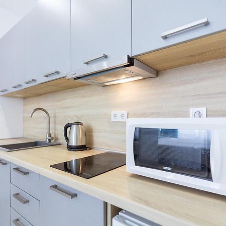 Nyvky Like Home - Studio - Apt 21 Kiev Esterno foto