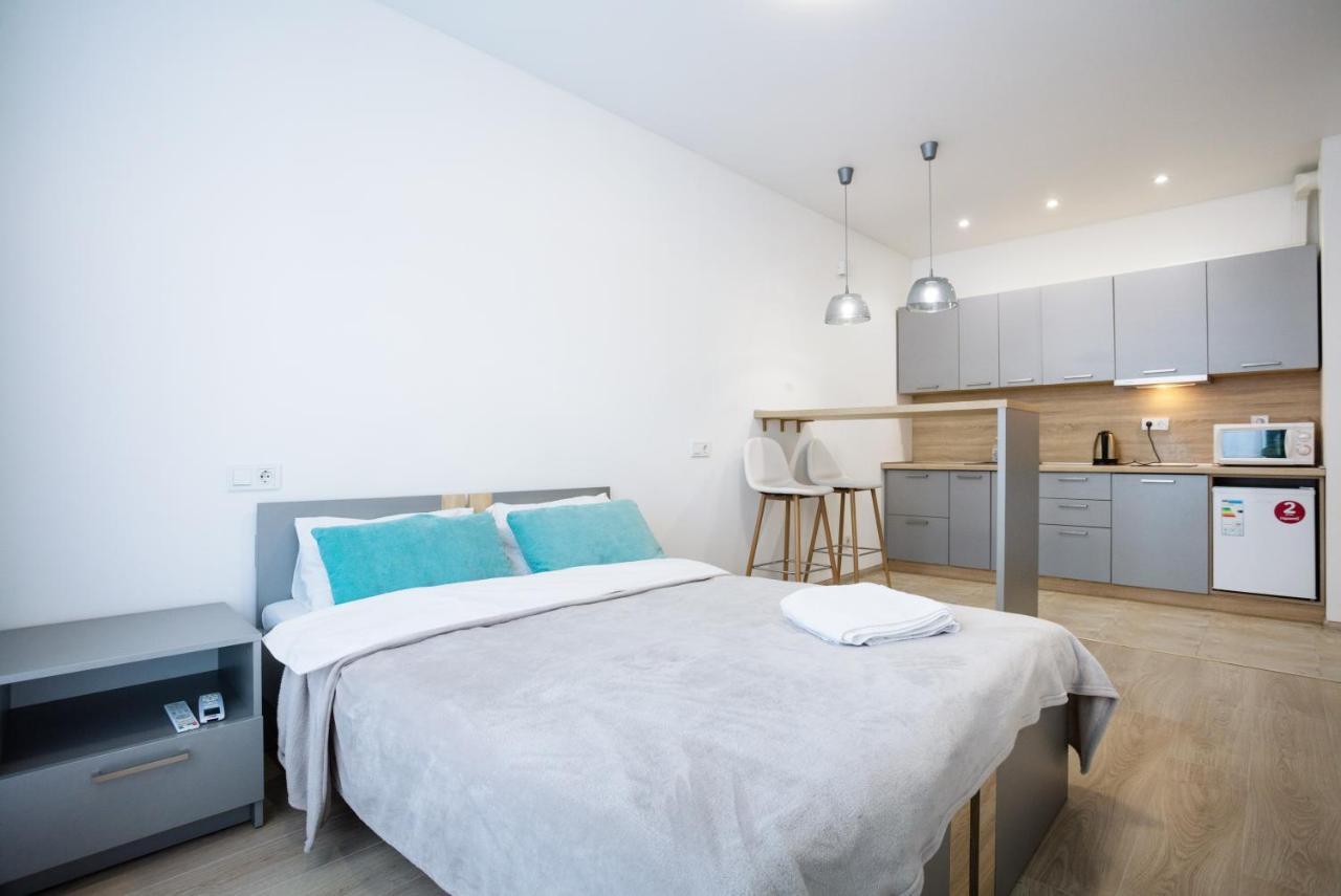 Nyvky Like Home - Studio - Apt 21 Kiev Esterno foto