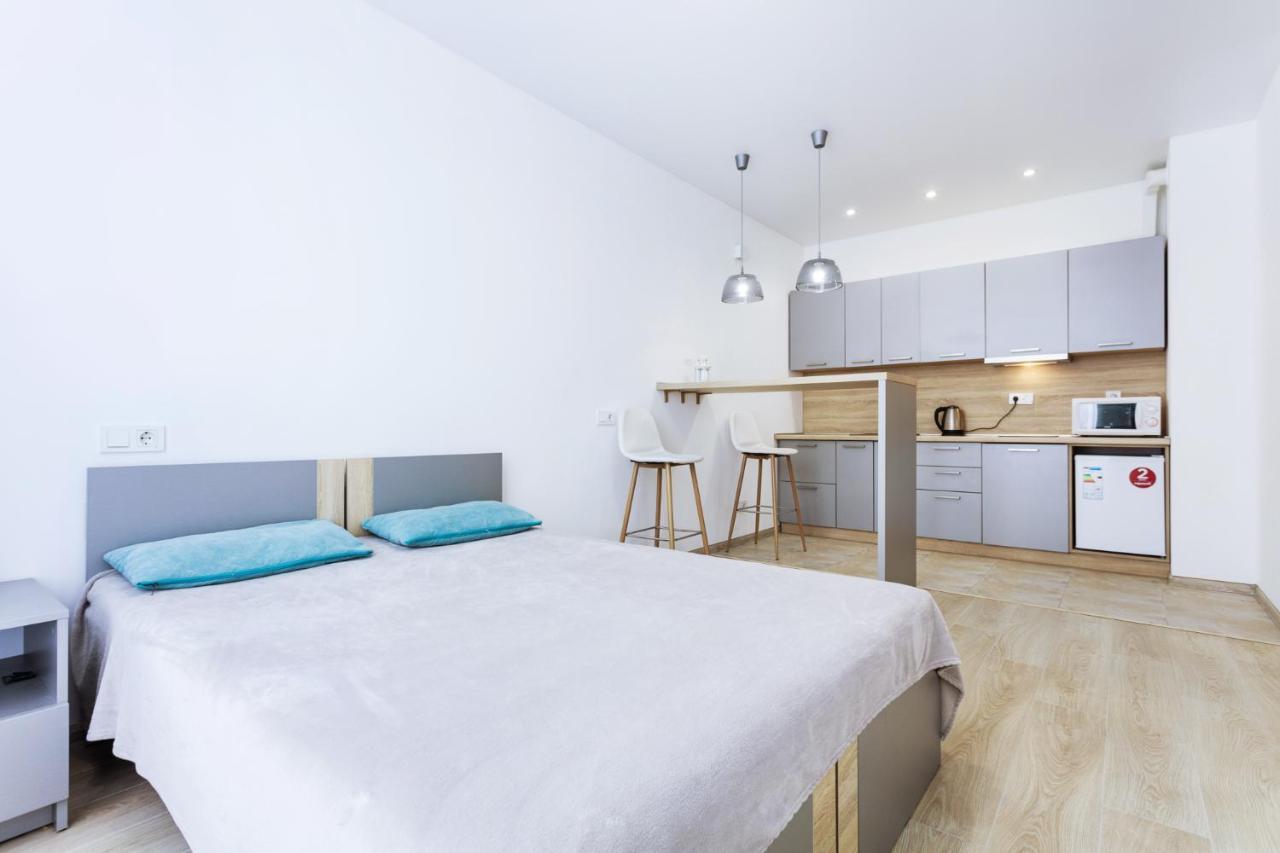 Nyvky Like Home - Studio - Apt 21 Kiev Esterno foto